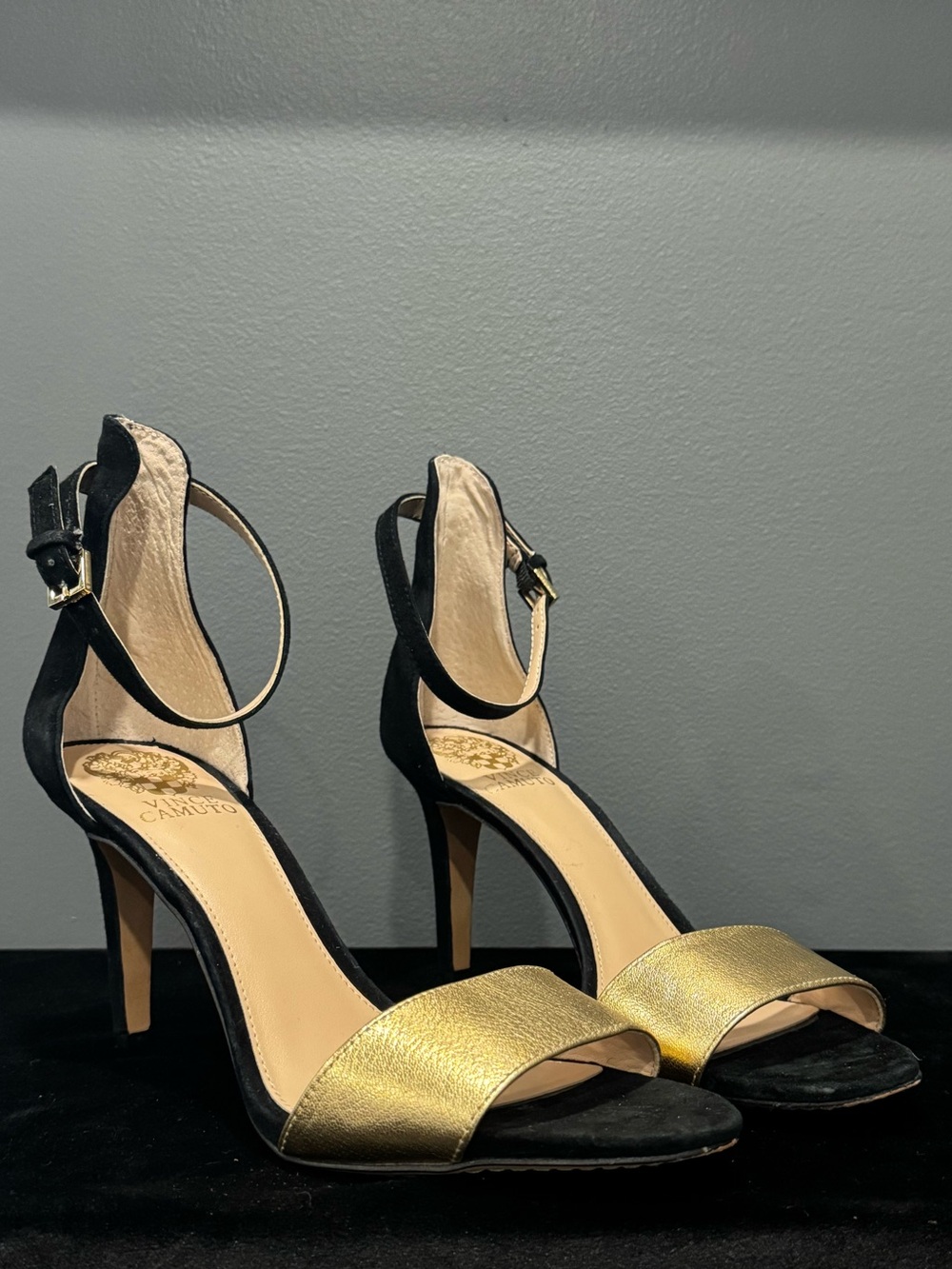 Black & Gold Vince Camuto Strappy Stiletto Heels Size 9 EUC